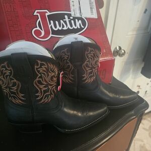 Justin Boots Womens Black and Tan Western Boots